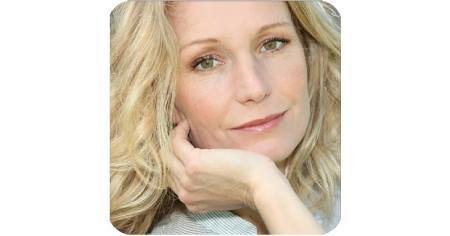 Satisfied user review mentioning brighter, even-toned skin after Aeternum X19 Skin Serum use